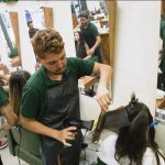 De quatro cadeiras a 188 funcionários: como empreendedora transformou salão em complexo de beleza