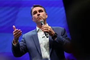 Debate na Band: Flávio promete recuperar territórios dominados pelo tráfico
