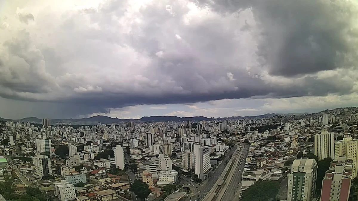 Defesa Civil alerta para chuva forte em Belo Horizonte