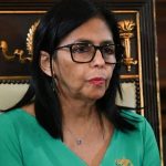 Delcy Rodríguez acusa Machado de fazer um ‘show’ com retorno à Venezuela