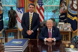 Democratas questionam papel de Trump em fuga de Flávio do Brasil