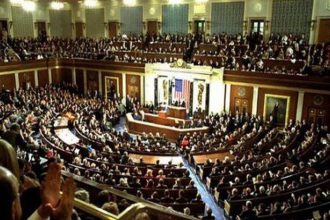 Democratas superam republicanos em arrecadação antes das eleições do Congresso