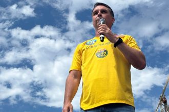 Depois de Lula, Flávio Bolsonaro diz ser prejudicado pela Meta e pede para TSE proibir impulsionamento de posts negativos