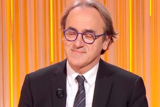Deputado italiano pede investigação sobre cidadania de Flávio
