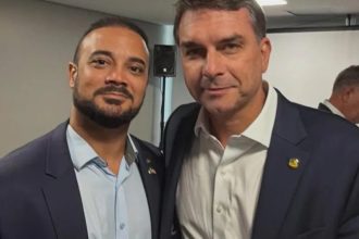 Deputado lança cartilha para rebater fake news sobre Flávio