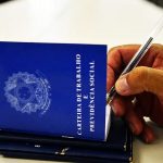 Desemprego cai para 5,2% no Brasil e registra menor nível em 14 anos, diz IBGE