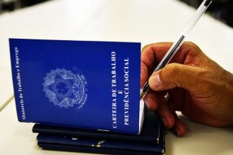 Desemprego cai para 5,2% no Brasil e registra menor nível em 14 anos, diz IBGE
