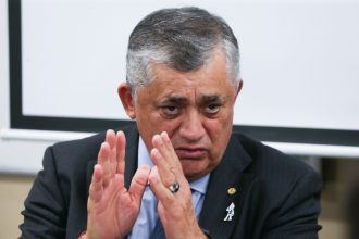 Desentendimento no PT ajudou a adiar votação da PEC da Segurança, diz José Guimarães