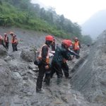 Deslizamento de terra provoca nova enchente no Nepal e alerta de evacuação