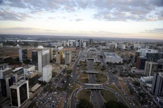 Dia do Servidor Público e Finados: veja o que abre e o que fecha no DF neste feriadão