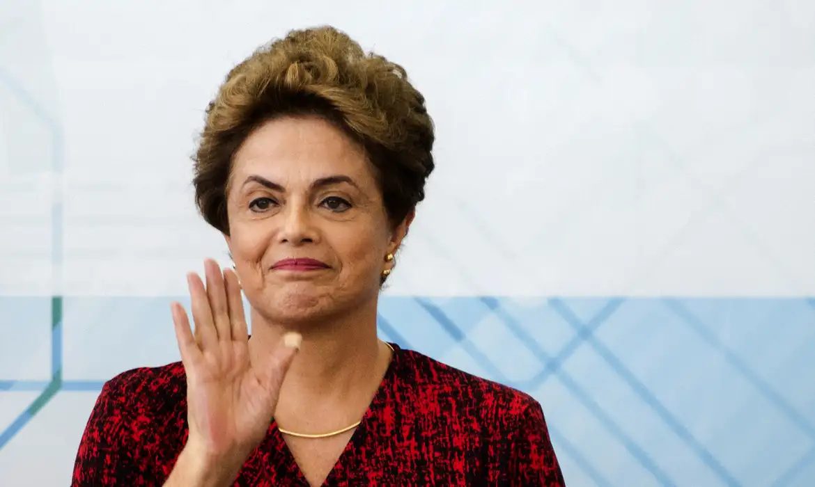 Dilma ganha R$ 17 mil por mês e R$ 6 mi retroativos como anistiada