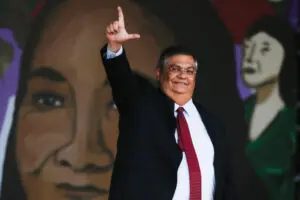Dino diz que ‘pedradas, tiros e símbolos nazistas’ nunca mais podem fazer parte de eleições