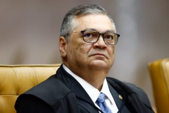 Dino manda PF investigar suspeitas de interferência estrangeira nas eleições