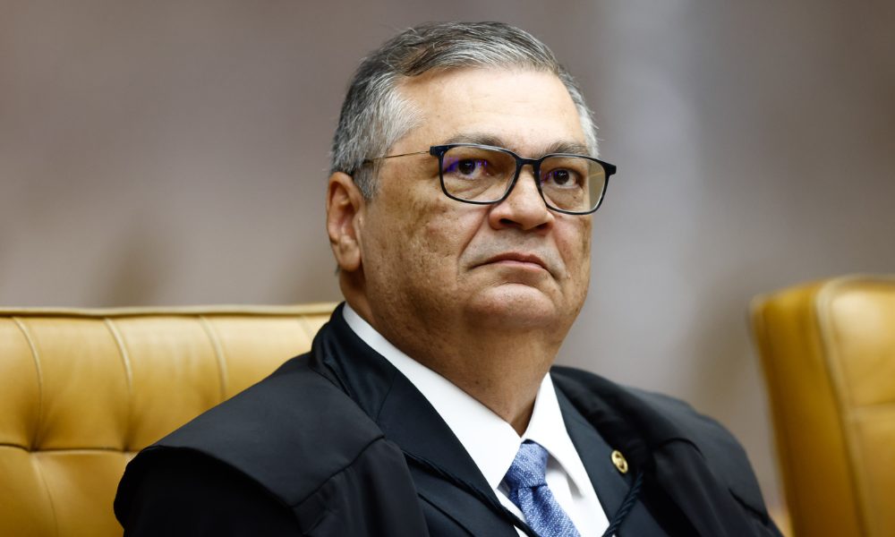 Dino manda PF investigar suspeitas de interferência estrangeira nas eleições