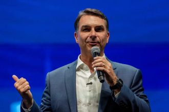 Direita aguarda desfecho de fuga de Flávio Bolsonaro para reorganizar oposição