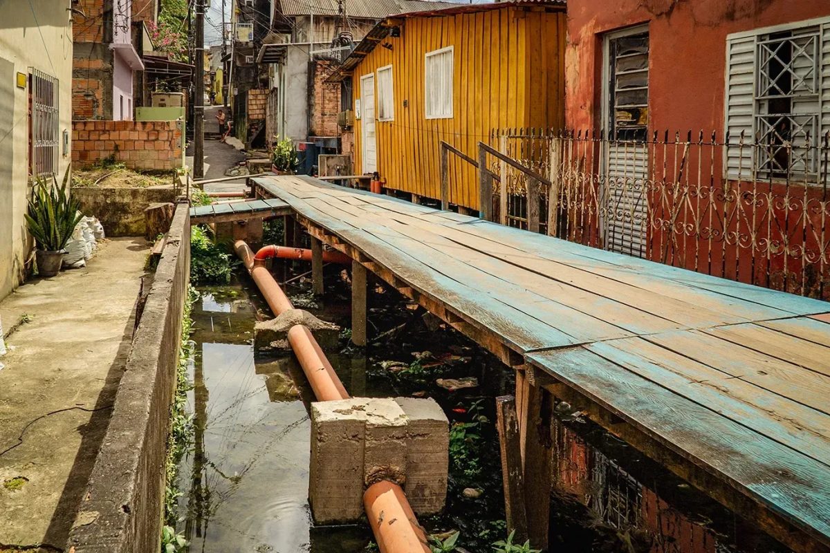 Do acesso à água à recuperação dos igarapés: o passado e o futuro do saneamento em Manaus