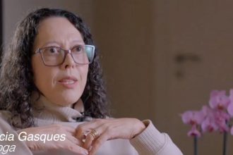 Doença rara que atinge os olhos tem origem em anticorpo que também afeta a tireoide