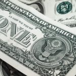 Dólar abre em alta, com decisão de juros dos EUA no foco