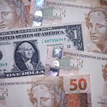 Dólar abre em leve alta, com novos dados de emprego no radar