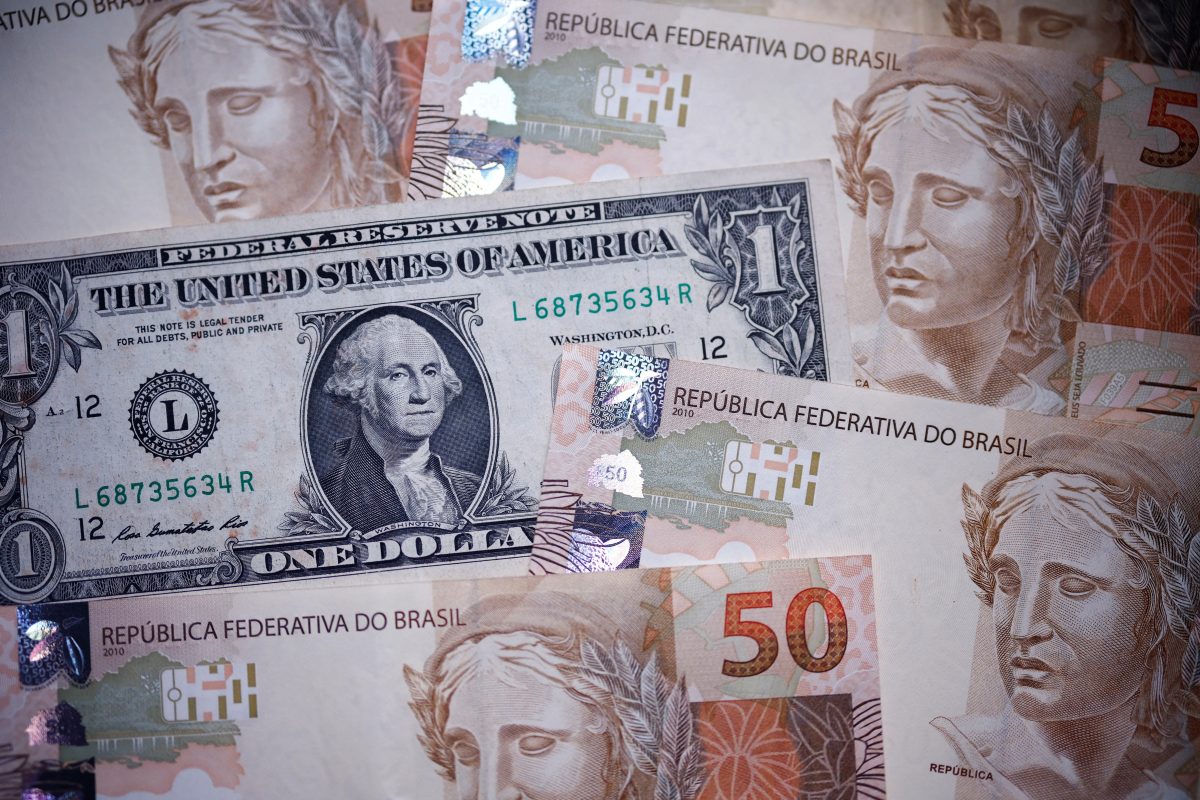 Dólar abre em leve alta, com novos dados de emprego no radar