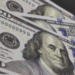 Dólar cai a R$ 5,35 após alta de 8,21% registrada na 2ª feira