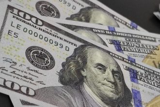 Dólar cai a R$ 5,35 após alta de 8,21% registrada na 2ª feira