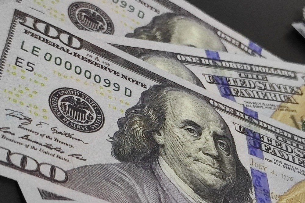 Dólar cai a R$ 5,35 após alta de 8,21% registrada na 2ª feira