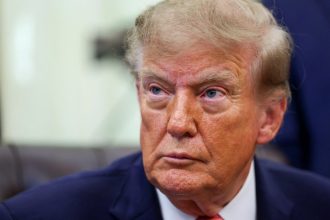 Donald Trump quer banir o termo inteligência artificial e adotar superinteligência