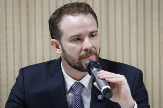 Durigan diz que Flávio propõe calote de R$ 3 tri na economia