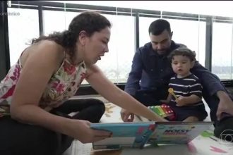 ‘É como se ele tivesse nascido de novo’: menino com surdez rara escuta pela 1ª vez após tratamento inédito; VÍDEO