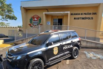 Eleitor é levado à delegacia após manusear celular na cabine de votação em Martinópolis