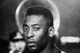 Em 1985, Pelé completava 45 anos e foi homenageado pela Jovem Pan 