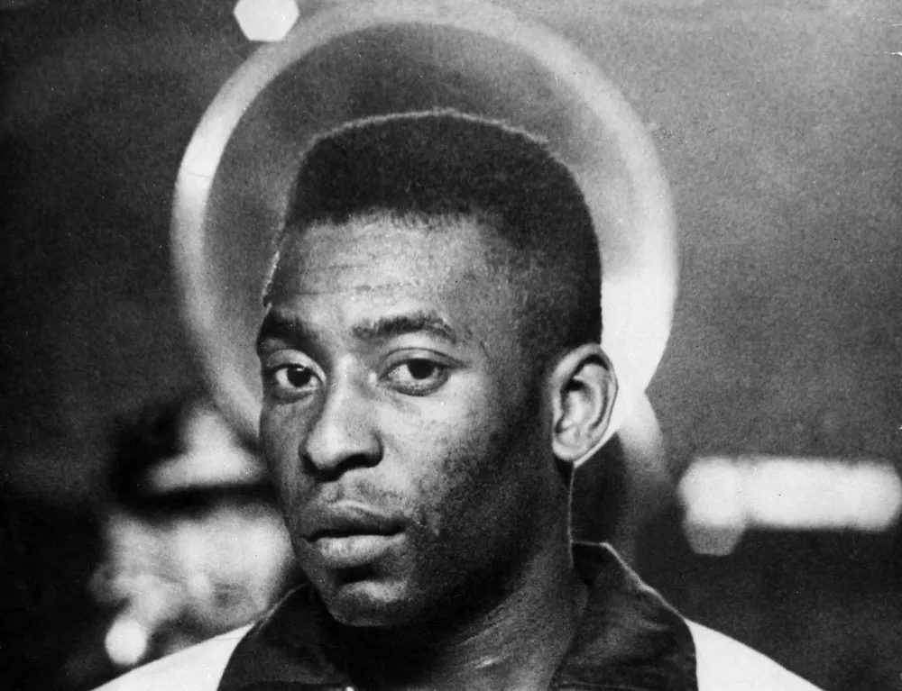 Em 1985, Pelé completava 45 anos e foi homenageado pela Jovem Pan 