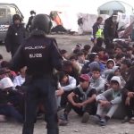 Em Ceuta, polícia remove último acampamento de imigrantes em praia antes de visita do rei