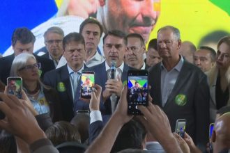 Em evento em que MDB formaliza apoio a Flávio Bolsonaro, candidato diz que não vai a debate no domingo e avalia o próximo