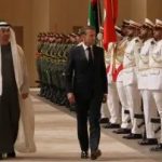 Em meio à crise, Macron deixa a França