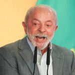 Em novo programa, Lula mira indecisos e critica oposição