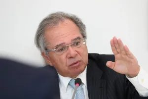 Empresa nega envolvimento de Paulo Guedes em irregularidades