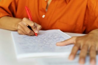 Enem 2026: professor dá dicas para redação, explica como evitar fuga ao tema e indica possíveis assuntos