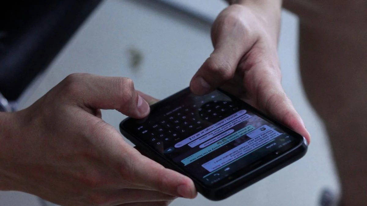 Entenda como WhatsApp virou arma poderosa na campanha eleitoral
