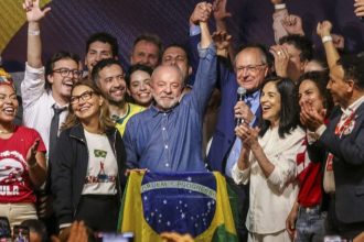 Entre as urnas e os tribunais 