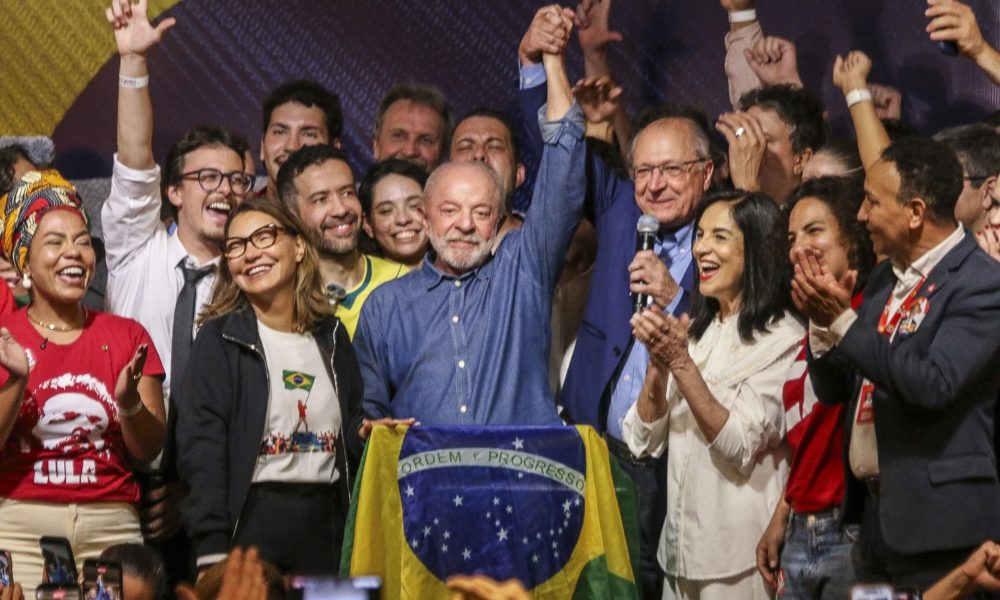 Entre as urnas e os tribunais 