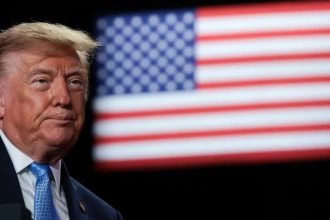 Equipe de Trump organizou viagem de Flávio para os EUA