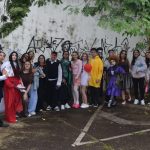 Estudantes de moda se fantasiam de vampiros para doar sangue em clima de Halloween em Sorocaba