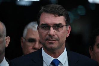 EUA concederão visto a Flávio Bolsonaro e sua família
