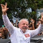 EWZ desaba 19% após reeleição de Lula; veja como fecharam dólar e Bolsa antes da eleição