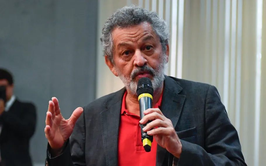 Ex-senador do PT é detido acusado de agredir mulheres em festa