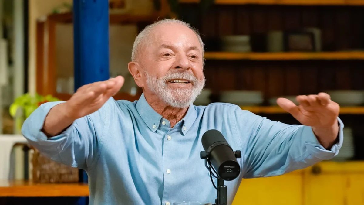 Exército de Janones vai “levar este país à democracia”, diz Lula