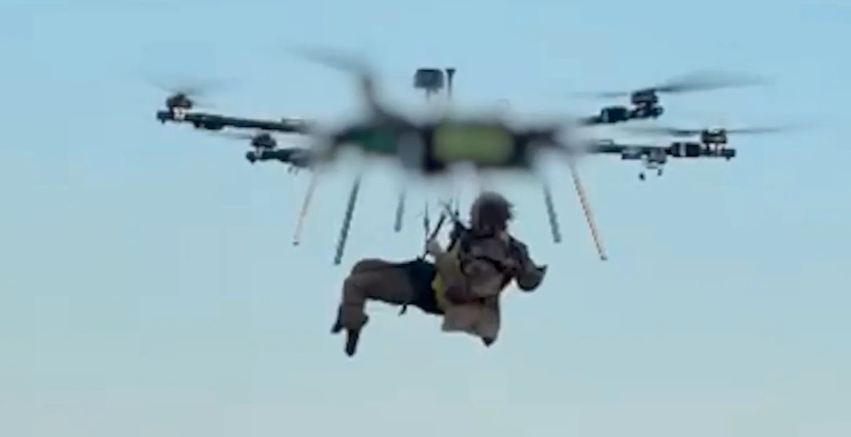 Exército ucraniano usa drone para fazer salvamento inédito de soldado ferido; veja VÍDEO