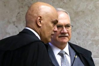 Fachin arquiva pedido de investigação e afastamento de Moraes do cargo
